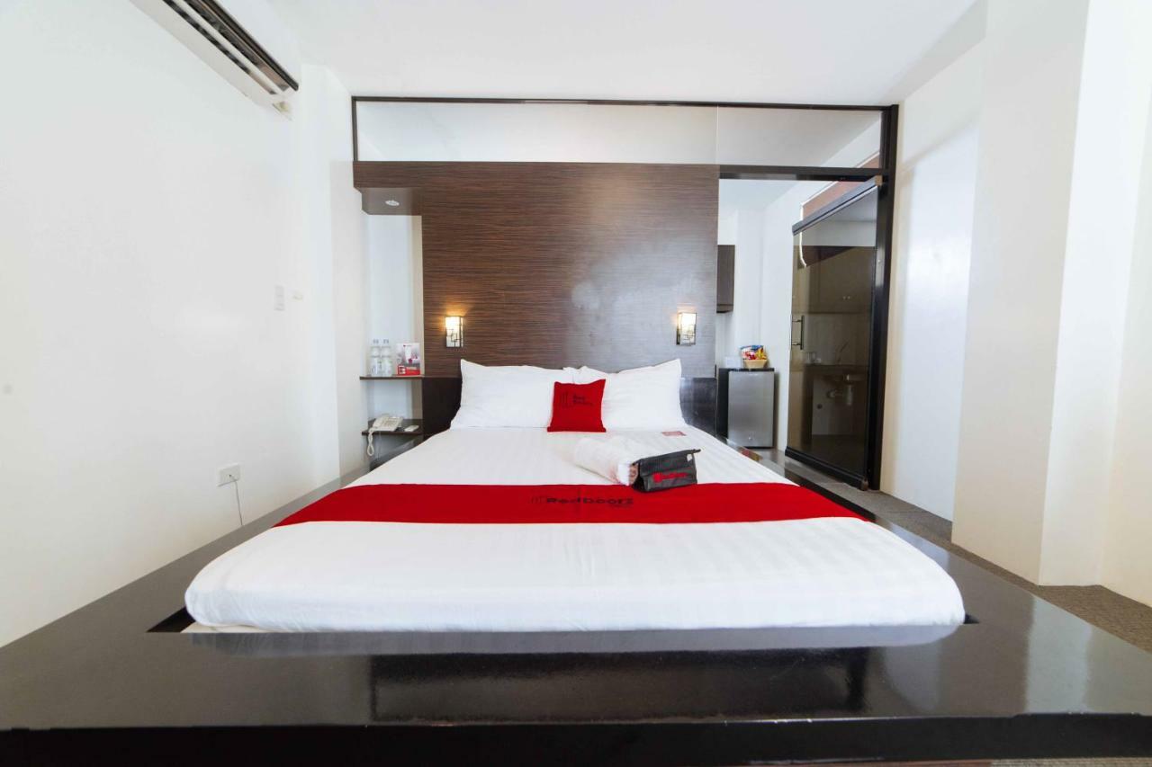 Reddoorz Premium @ Guadalupe Village Davao Экстерьер фото